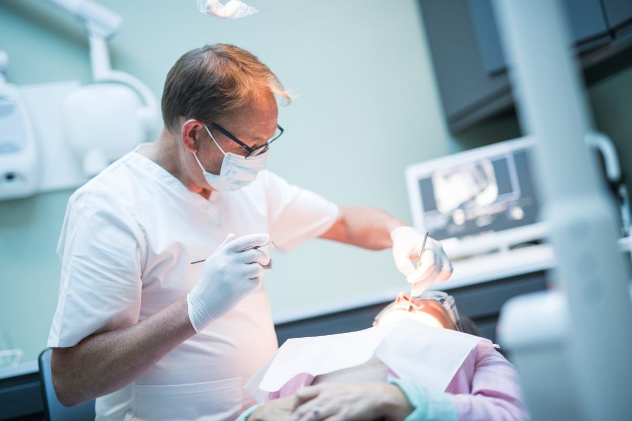 Dentist carrying out a check-up at Kingswood Parks Dental Clinic